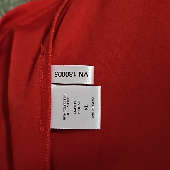 Vibrant red top with capped sleeves and asymmetrical bottom. Size xl. - Picture 5 of 5